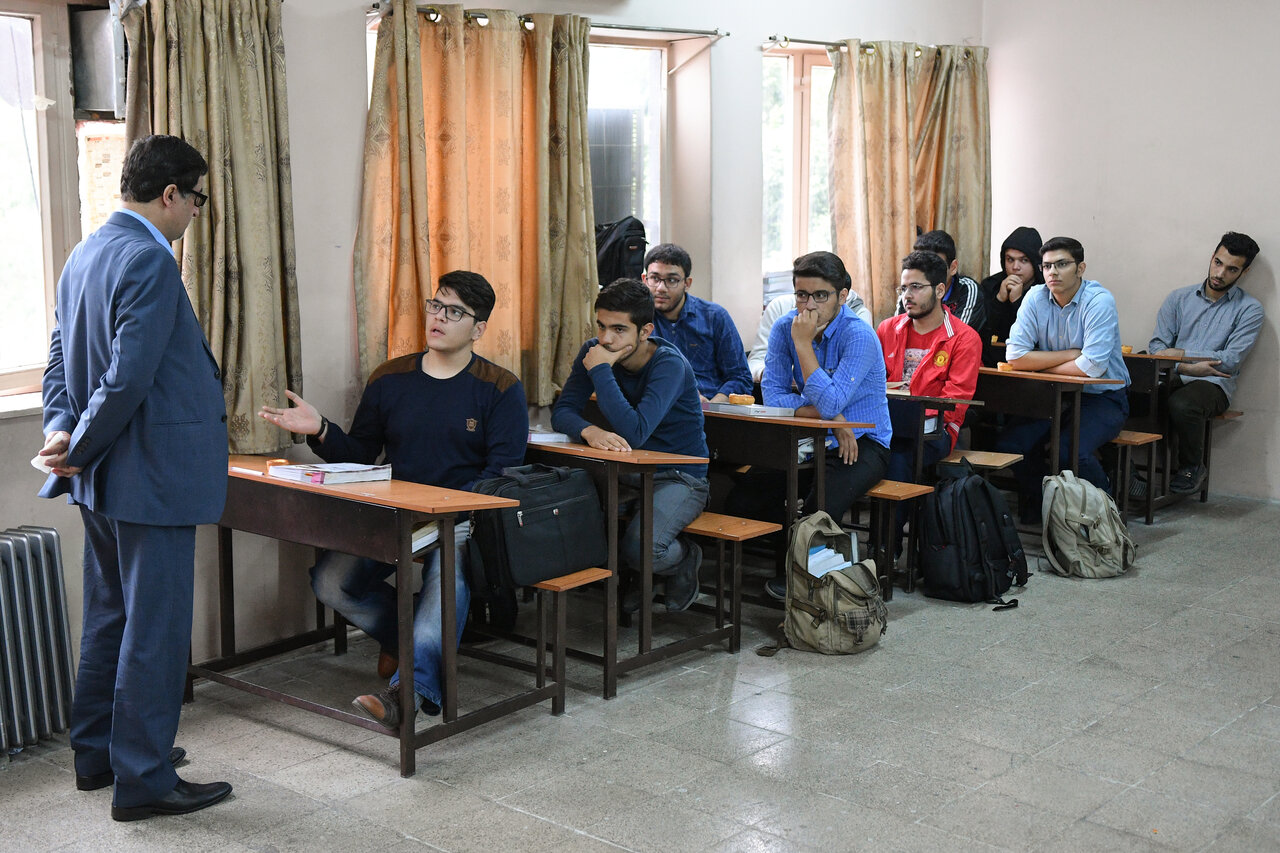 زیر سؤال رفتن عدالت آموزشی با نتایج کنکور | ۷۷ درصد رتبه‌های برتر کنکور از مدارس دولتی بودند اما…